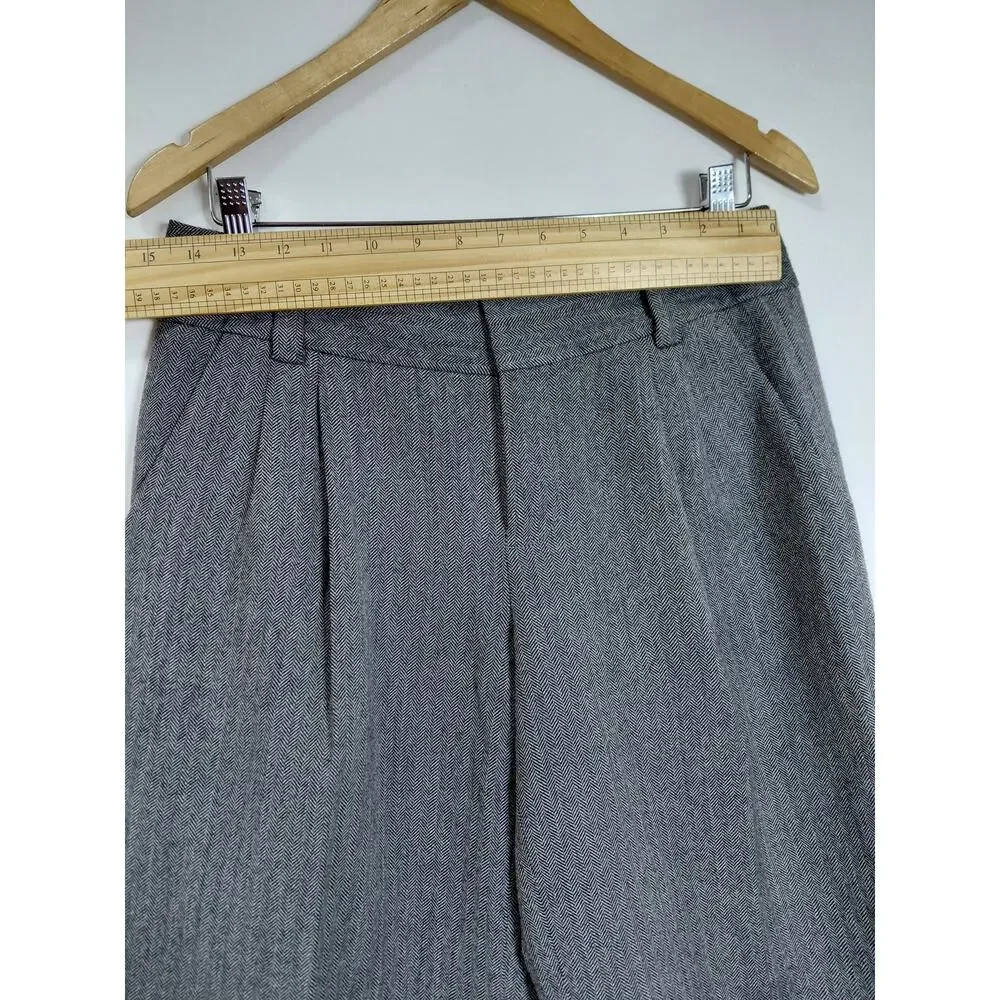 Banana Republic Martin 100% Wool Gray Pleated Bermuda Shorts Women Size 4